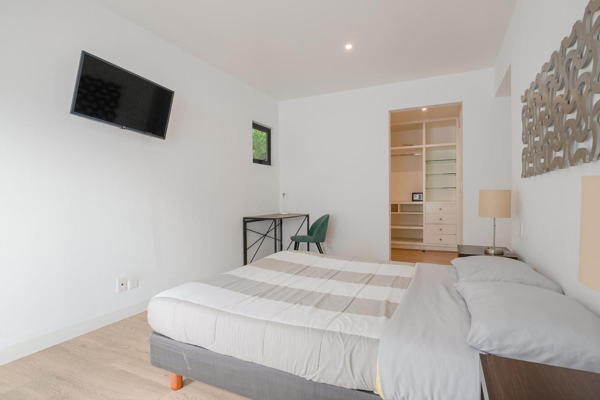 Apartment Heart Of Citycozy W Balcony & Wifi